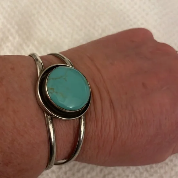 Sterling silver bangle with tourquoise stone - Picture 3 of 4